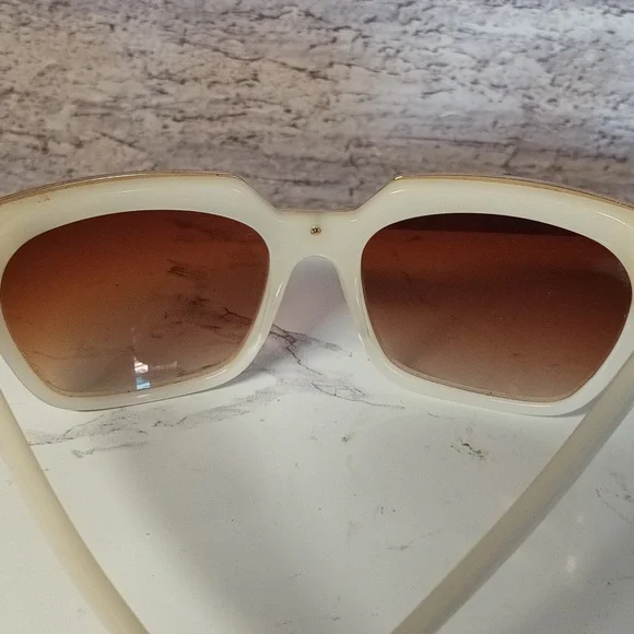 LAMB L.A.M.B Gwen Stefani Sunglasses & Case - Picture 4 of 10